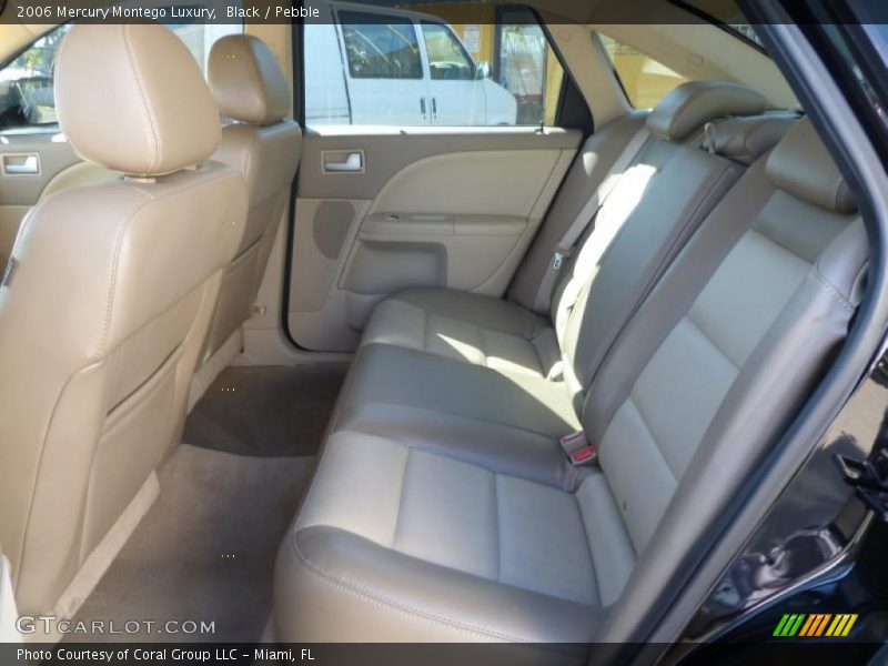 Black / Pebble 2006 Mercury Montego Luxury