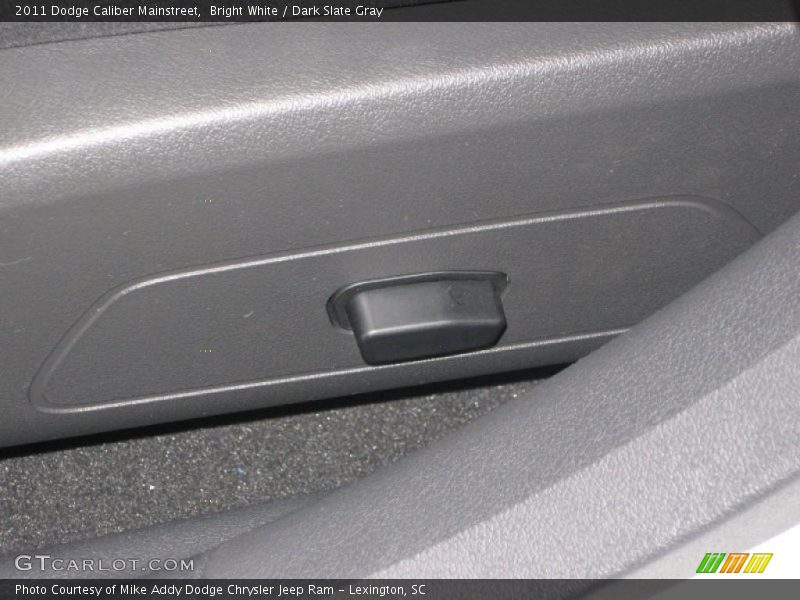 Bright White / Dark Slate Gray 2011 Dodge Caliber Mainstreet