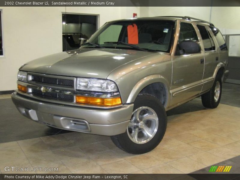Front 3/4 View of 2002 Blazer LS