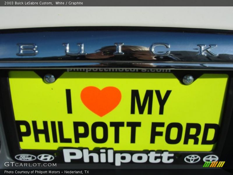 White / Graphite 2003 Buick LeSabre Custom