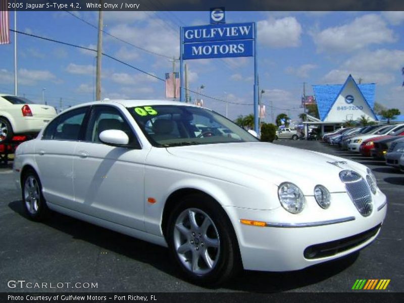 White Onyx / Ivory 2005 Jaguar S-Type 4.2