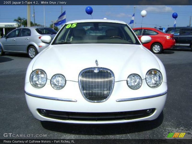 White Onyx / Ivory 2005 Jaguar S-Type 4.2
