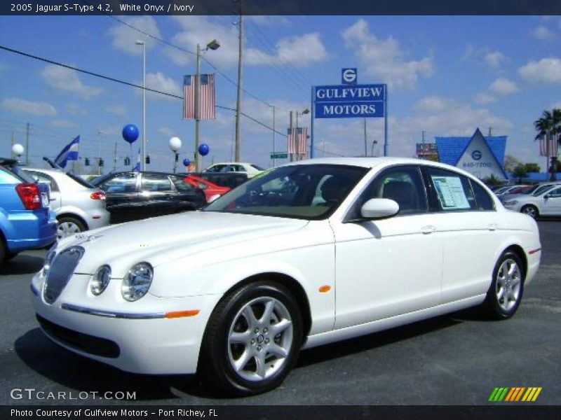 White Onyx / Ivory 2005 Jaguar S-Type 4.2