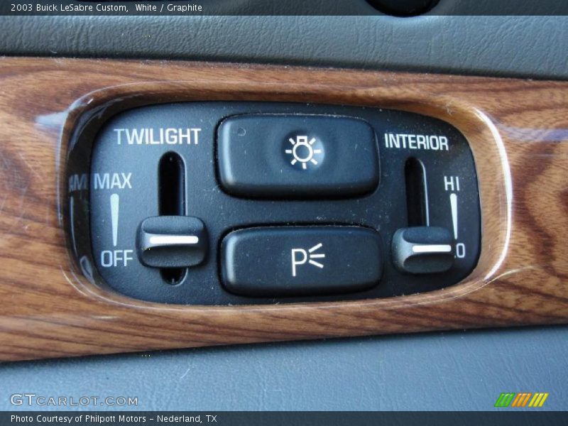 White / Graphite 2003 Buick LeSabre Custom