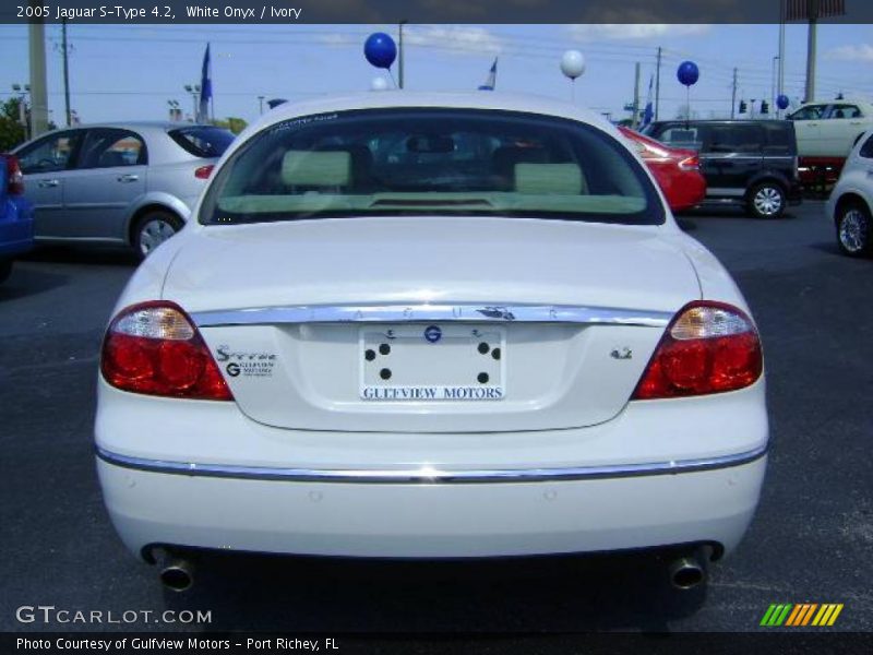 White Onyx / Ivory 2005 Jaguar S-Type 4.2