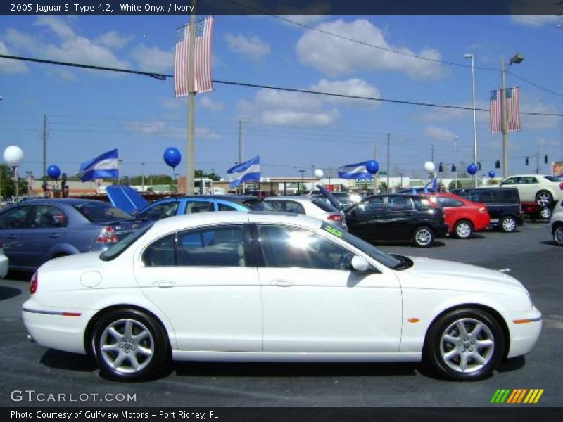 White Onyx / Ivory 2005 Jaguar S-Type 4.2