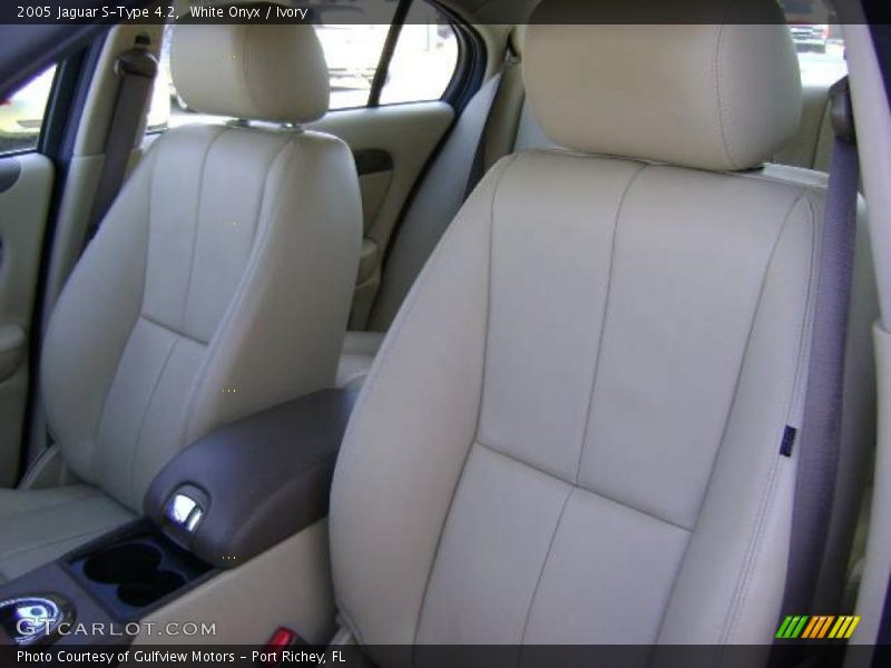 White Onyx / Ivory 2005 Jaguar S-Type 4.2