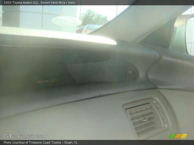 Desert Sand Mica / Ivory 2003 Toyota Avalon XLS