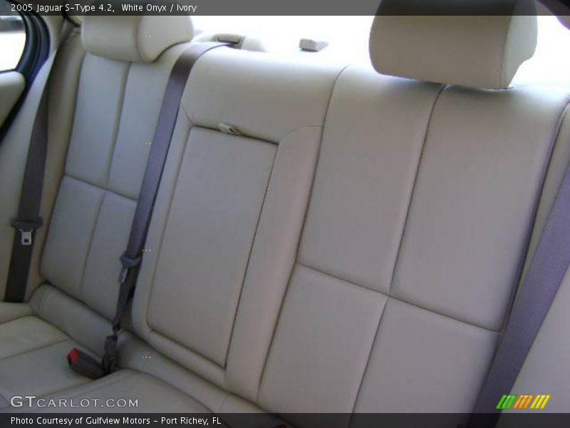 White Onyx / Ivory 2005 Jaguar S-Type 4.2