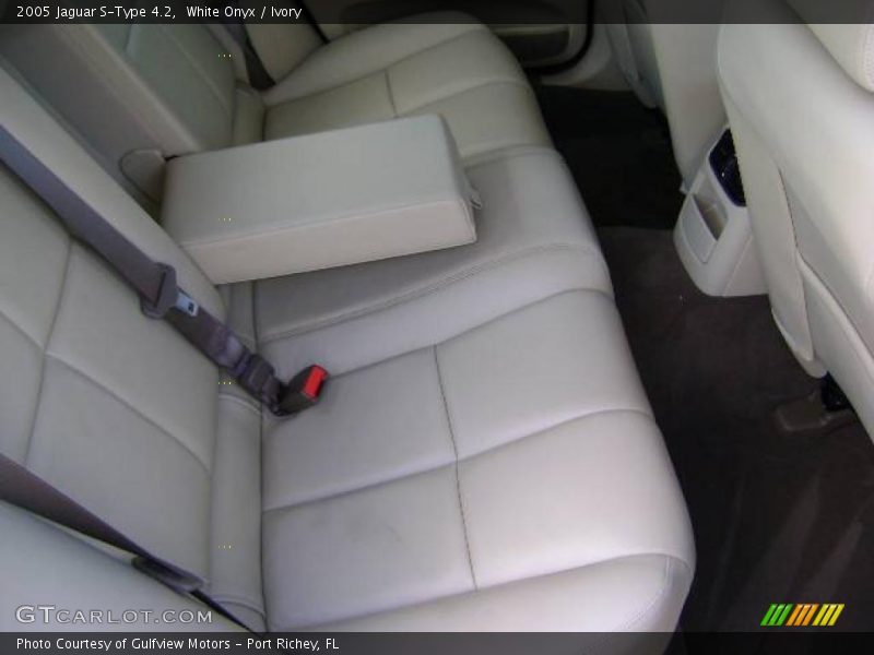 White Onyx / Ivory 2005 Jaguar S-Type 4.2