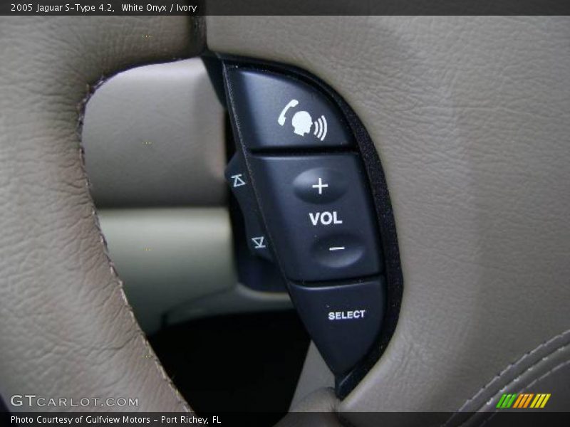 White Onyx / Ivory 2005 Jaguar S-Type 4.2