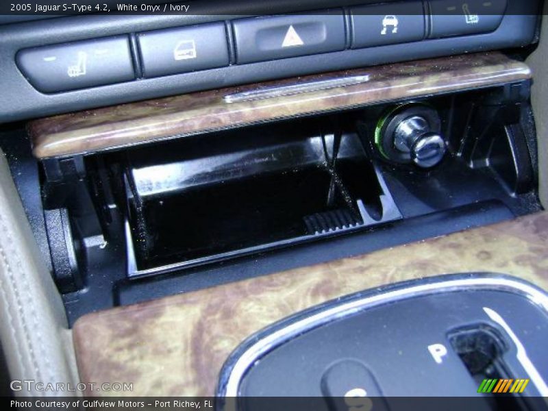 White Onyx / Ivory 2005 Jaguar S-Type 4.2