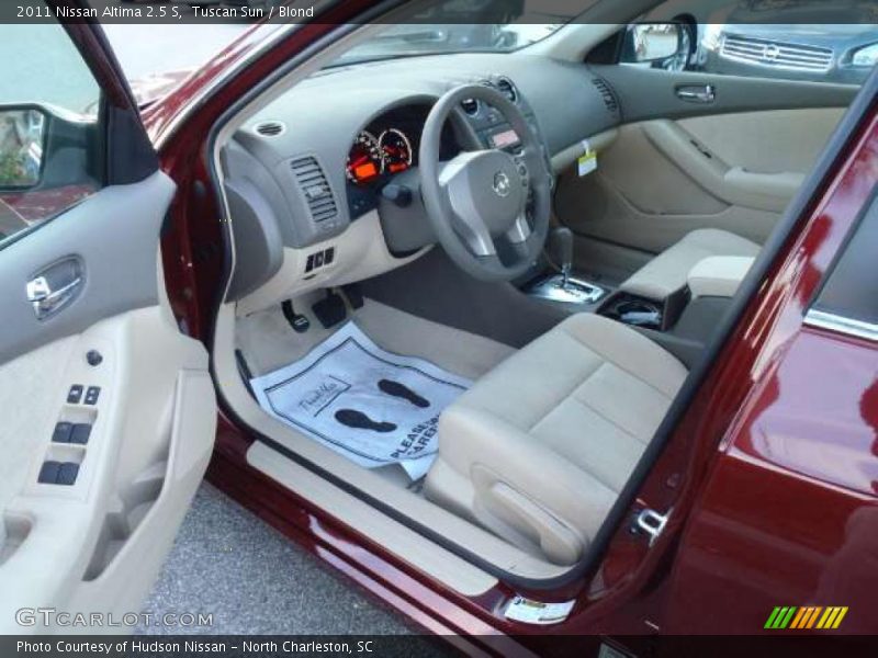 Tuscan Sun / Blond 2011 Nissan Altima 2.5 S