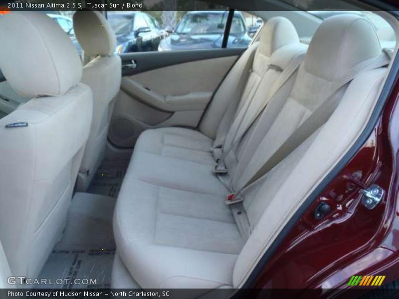 Tuscan Sun / Blond 2011 Nissan Altima 2.5 S