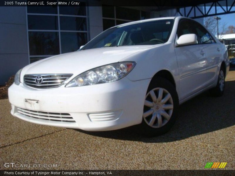 Super White / Gray 2005 Toyota Camry LE