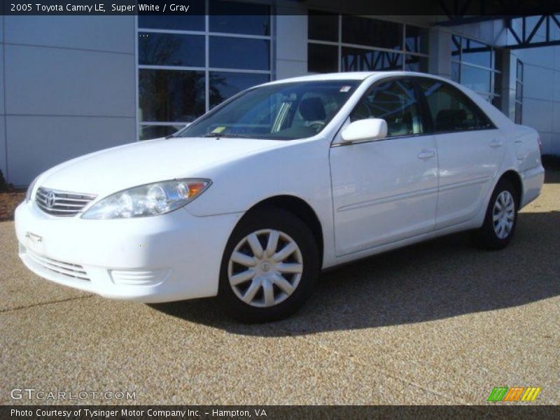 Super White / Gray 2005 Toyota Camry LE