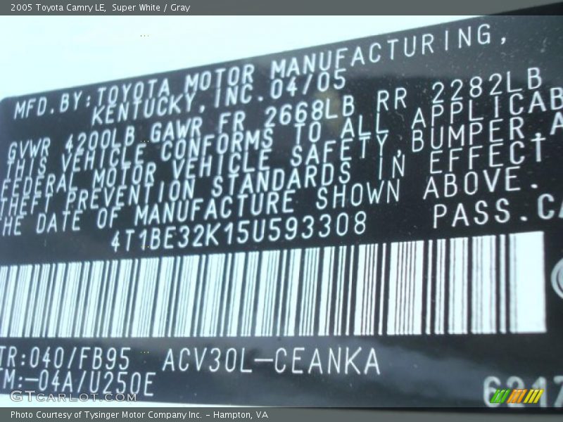 Super White / Gray 2005 Toyota Camry LE