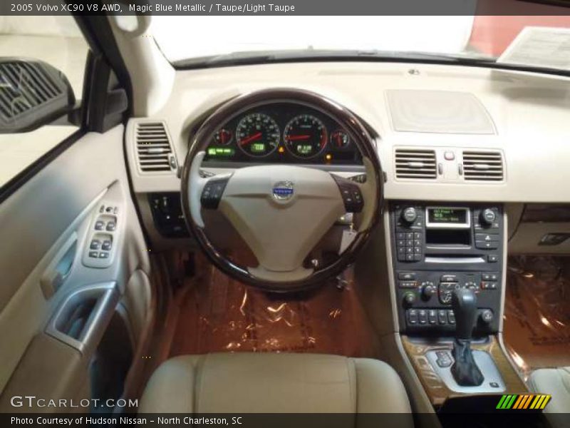 Dashboard of 2005 XC90 V8 AWD