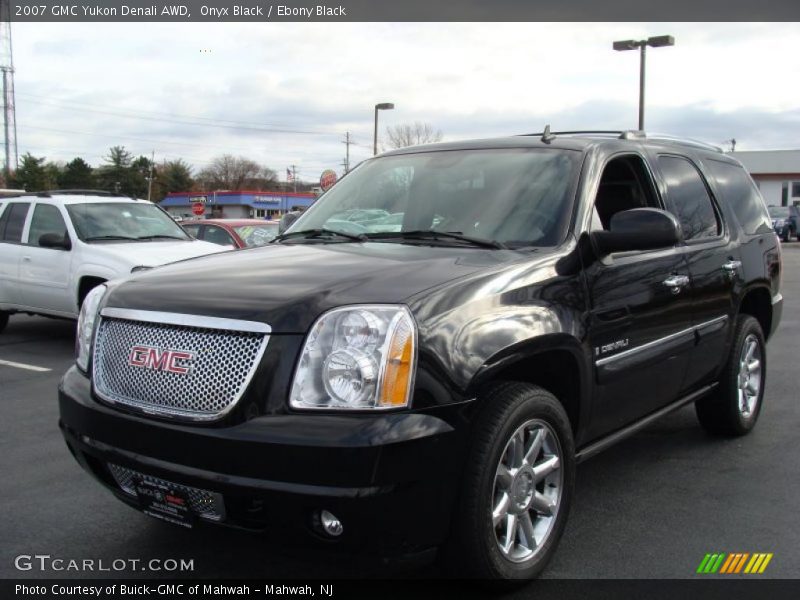 Onyx Black / Ebony Black 2007 GMC Yukon Denali AWD