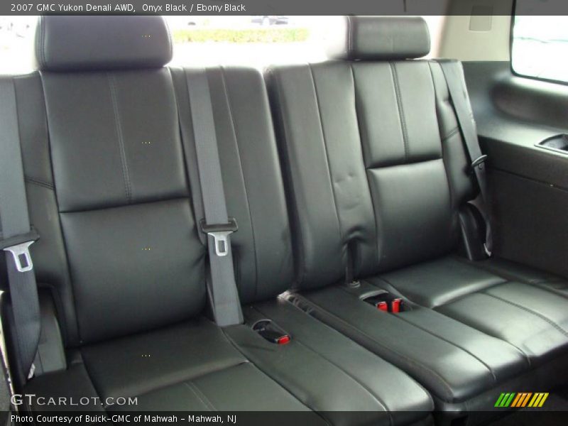 Onyx Black / Ebony Black 2007 GMC Yukon Denali AWD
