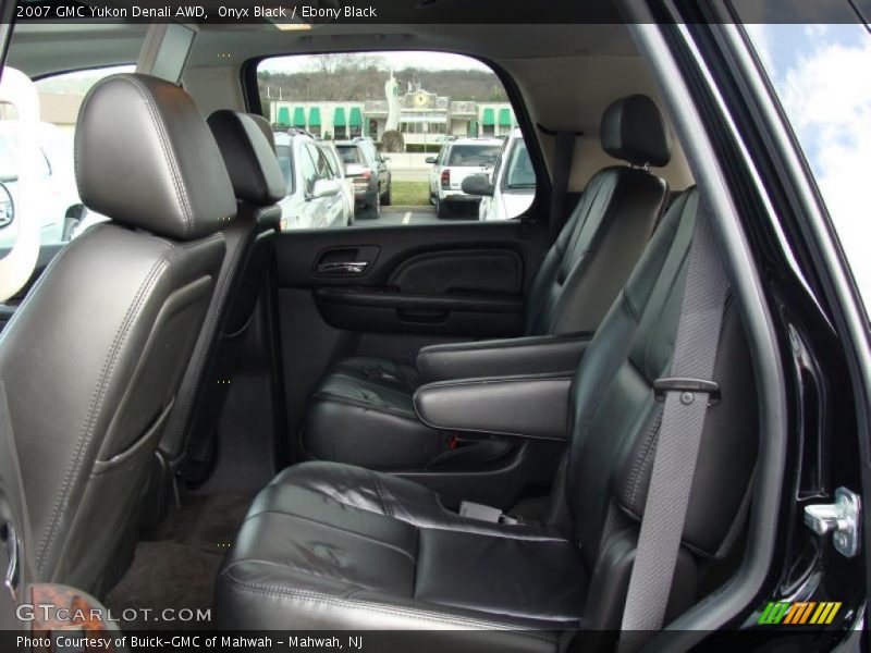 Onyx Black / Ebony Black 2007 GMC Yukon Denali AWD