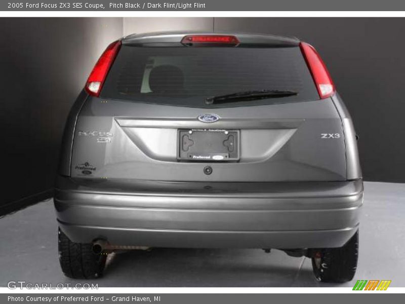 Pitch Black / Dark Flint/Light Flint 2005 Ford Focus ZX3 SES Coupe