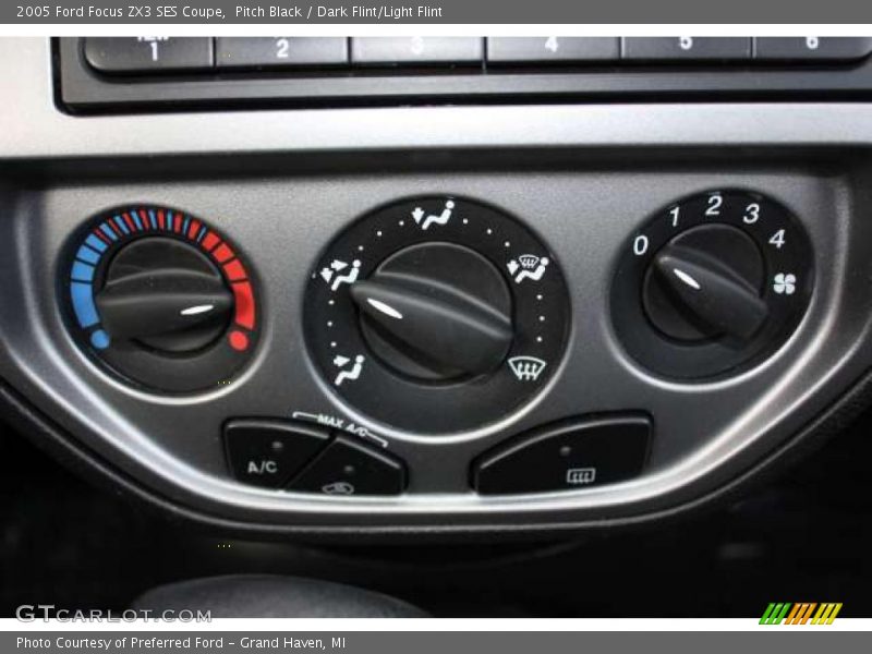 Pitch Black / Dark Flint/Light Flint 2005 Ford Focus ZX3 SES Coupe