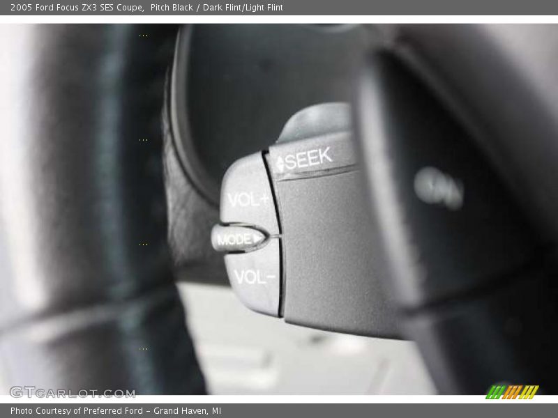 Pitch Black / Dark Flint/Light Flint 2005 Ford Focus ZX3 SES Coupe