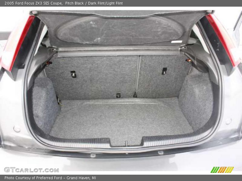 Pitch Black / Dark Flint/Light Flint 2005 Ford Focus ZX3 SES Coupe