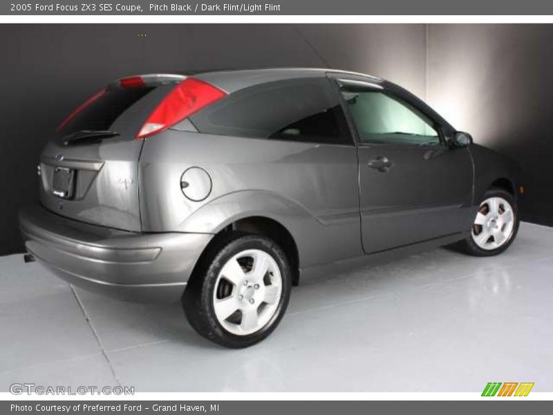 Pitch Black / Dark Flint/Light Flint 2005 Ford Focus ZX3 SES Coupe