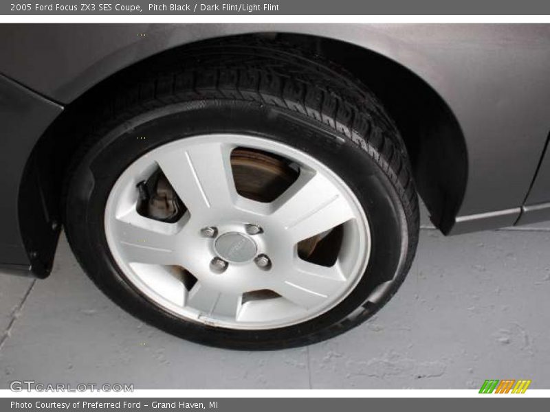 Pitch Black / Dark Flint/Light Flint 2005 Ford Focus ZX3 SES Coupe