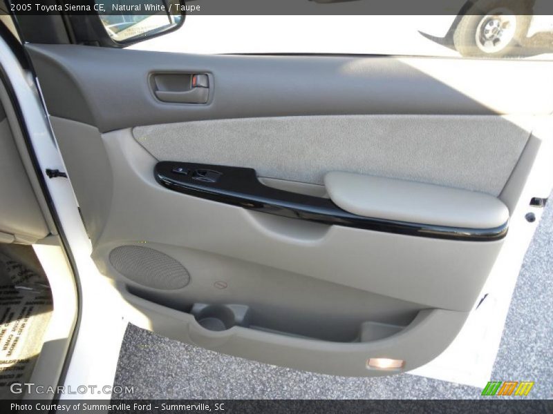 Natural White / Taupe 2005 Toyota Sienna CE