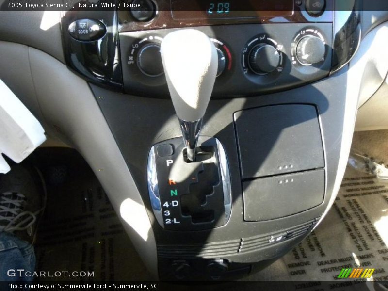 Natural White / Taupe 2005 Toyota Sienna CE