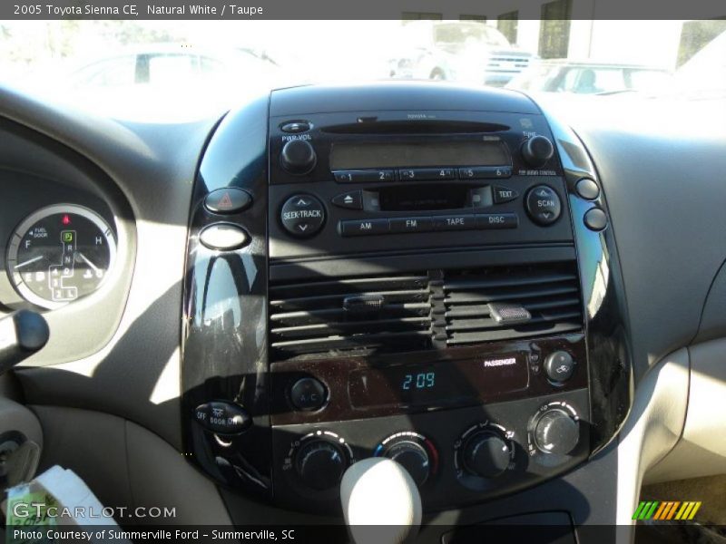 Natural White / Taupe 2005 Toyota Sienna CE