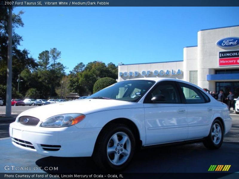 Vibrant White / Medium/Dark Pebble 2007 Ford Taurus SE