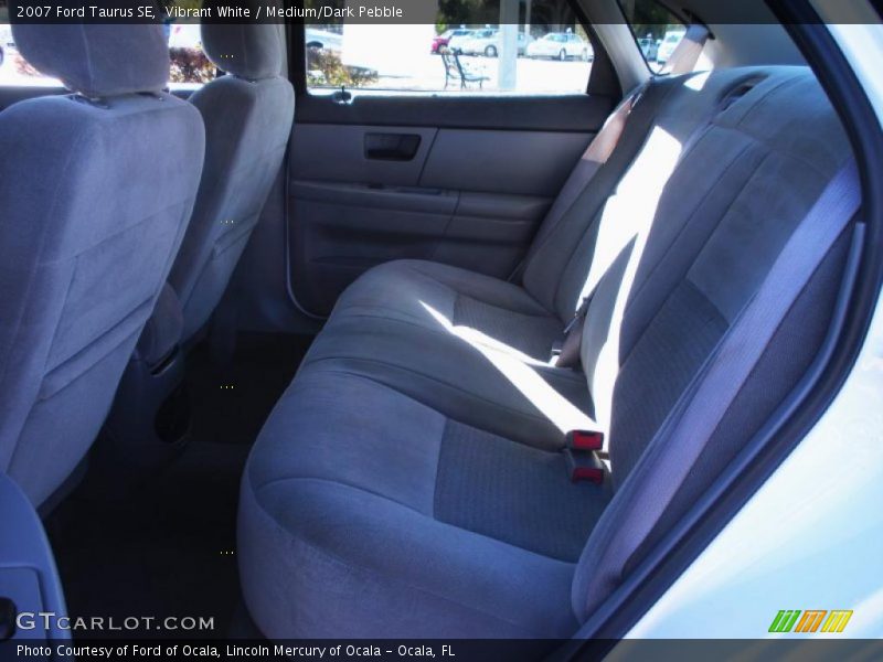 Vibrant White / Medium/Dark Pebble 2007 Ford Taurus SE