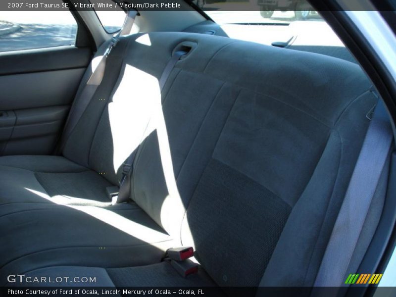 Vibrant White / Medium/Dark Pebble 2007 Ford Taurus SE