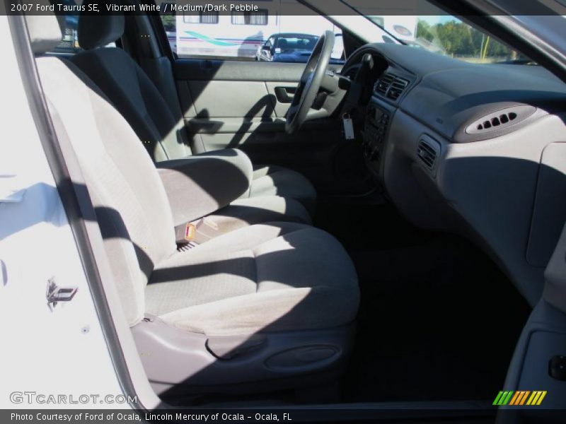 Vibrant White / Medium/Dark Pebble 2007 Ford Taurus SE