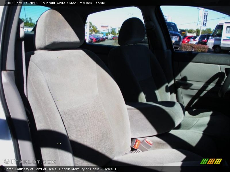 Vibrant White / Medium/Dark Pebble 2007 Ford Taurus SE