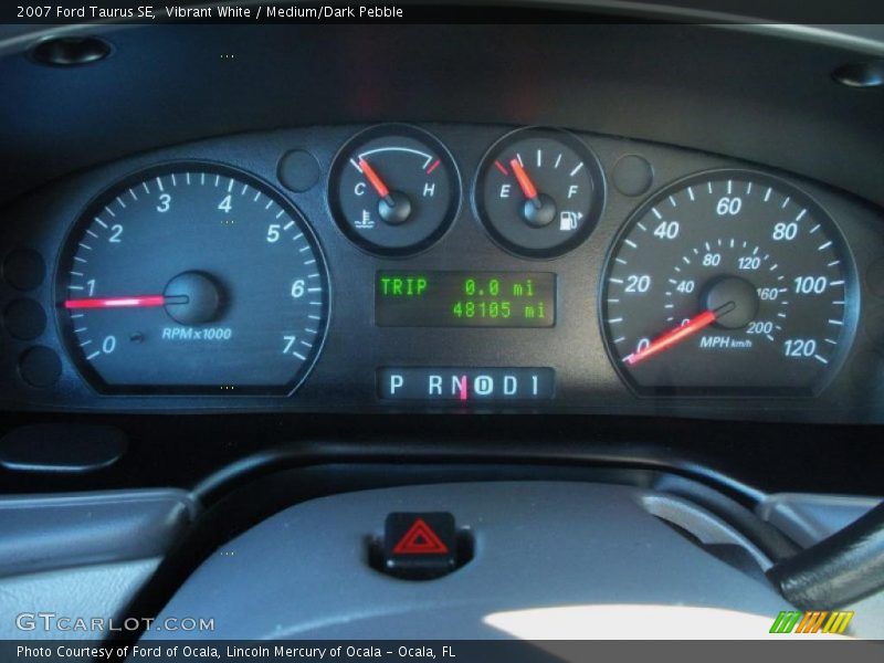 Vibrant White / Medium/Dark Pebble 2007 Ford Taurus SE