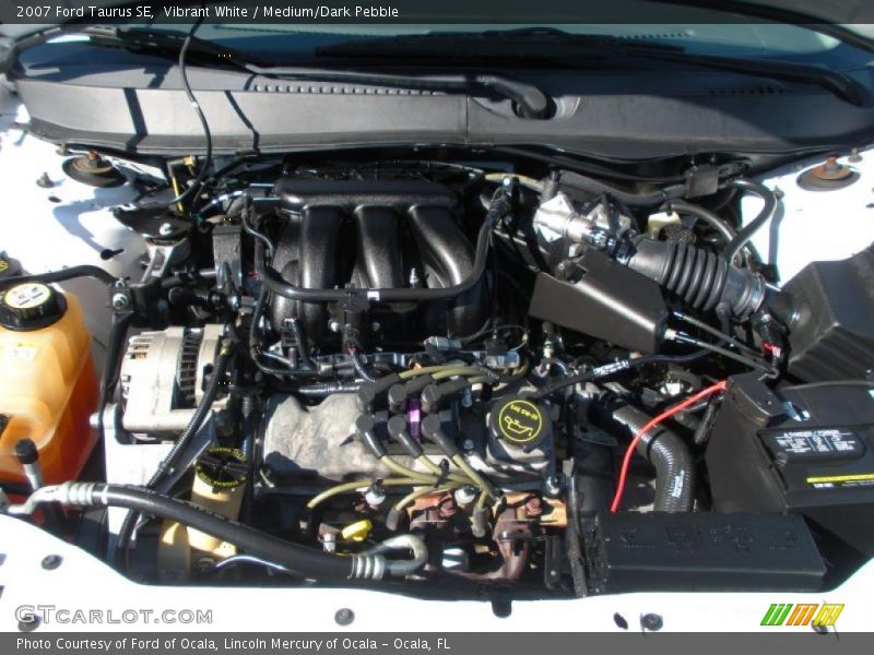 Vibrant White / Medium/Dark Pebble 2007 Ford Taurus SE