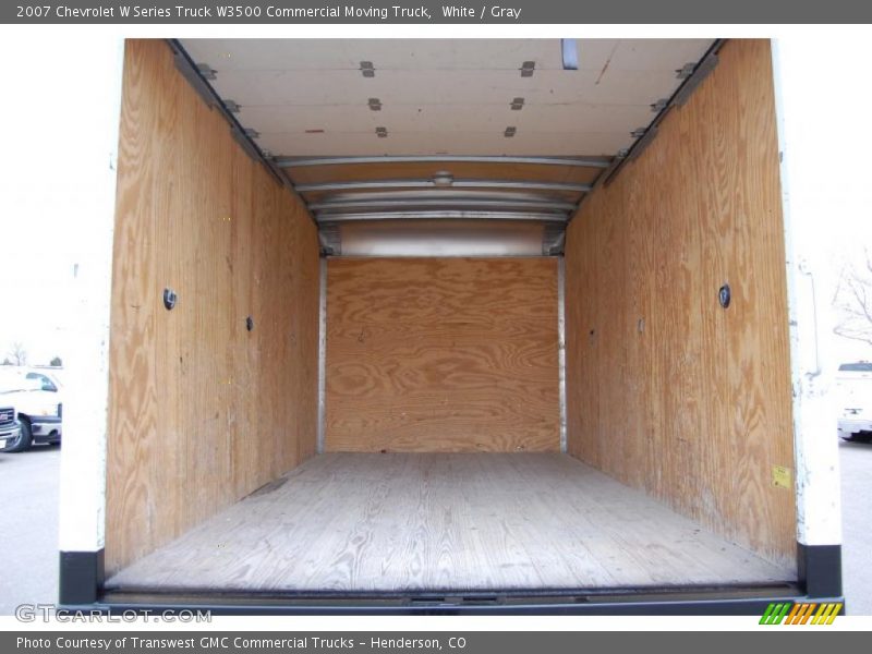  2007 W Series Truck W3500 Commercial Moving Truck Trunk