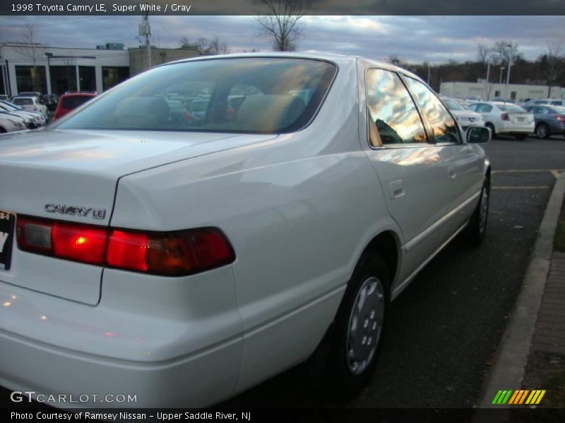 Super White / Gray 1998 Toyota Camry LE