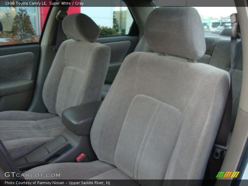 Super White / Gray 1998 Toyota Camry LE