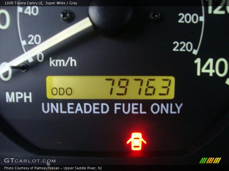 Super White / Gray 1998 Toyota Camry LE
