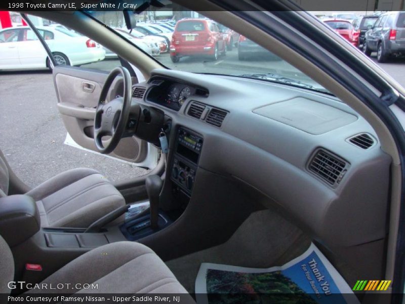 Super White / Gray 1998 Toyota Camry LE