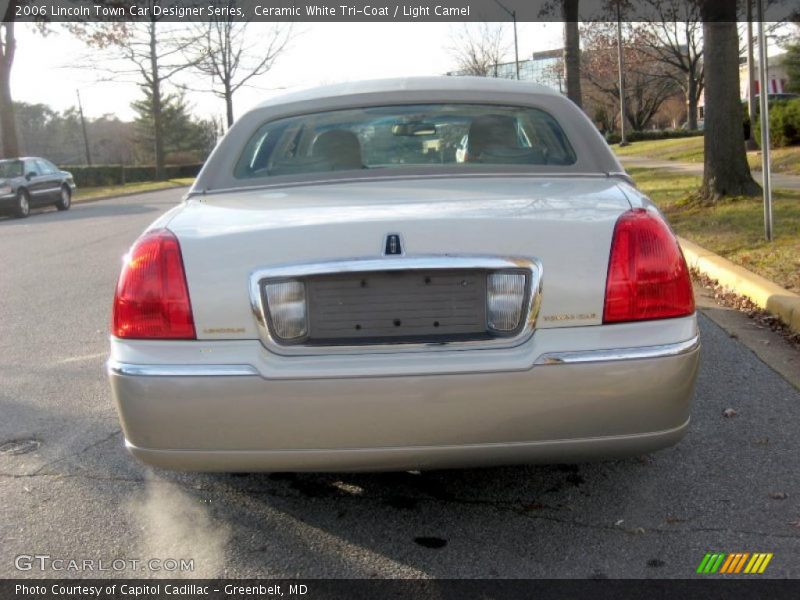 Ceramic White Tri-Coat / Light Camel 2006 Lincoln Town Car Designer Series