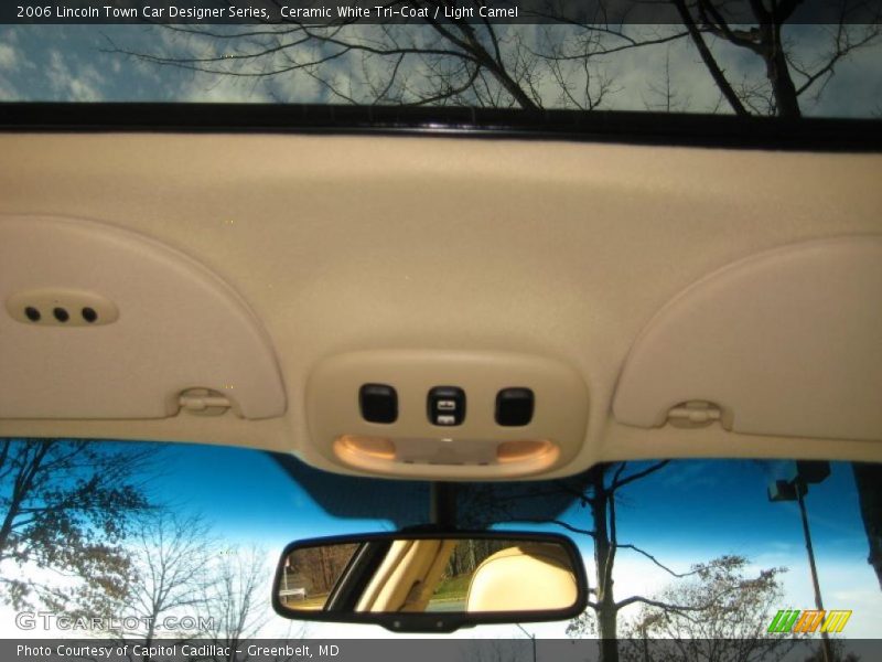 Ceramic White Tri-Coat / Light Camel 2006 Lincoln Town Car Designer Series