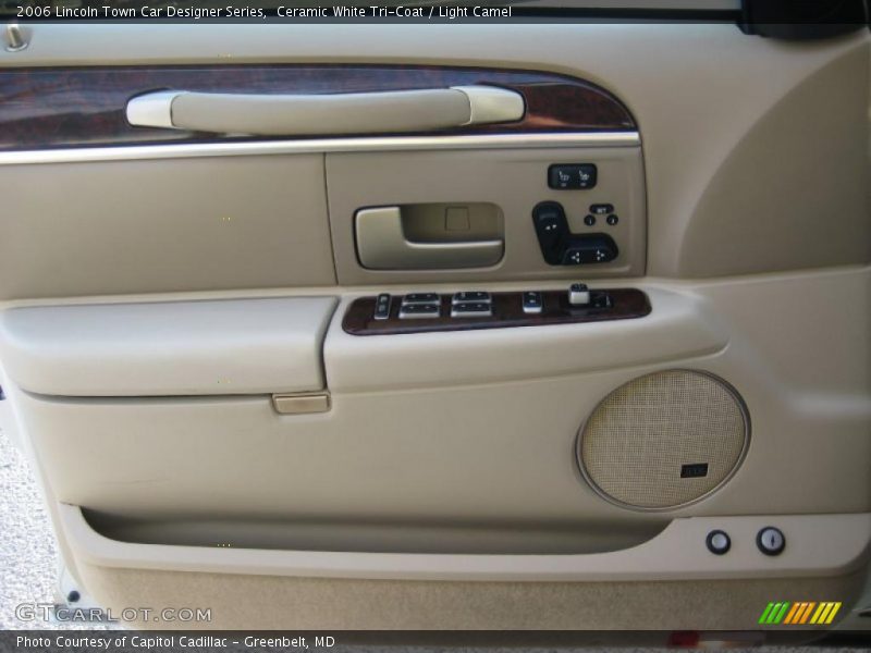 Ceramic White Tri-Coat / Light Camel 2006 Lincoln Town Car Designer Series