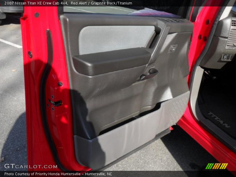 Red Alert / Graphite Black/Titanium 2007 Nissan Titan XE Crew Cab 4x4